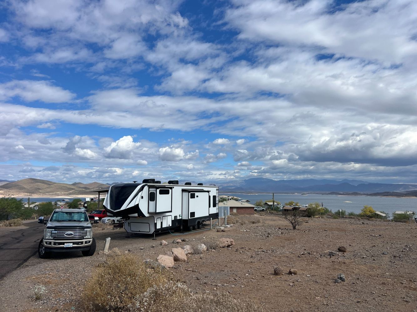 Goseeda fifth wheel and truck overlooking a lake