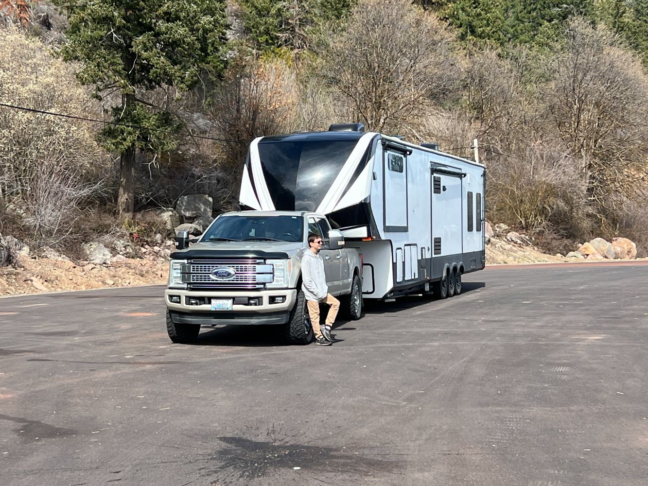Goseeda truck and fifth wheel