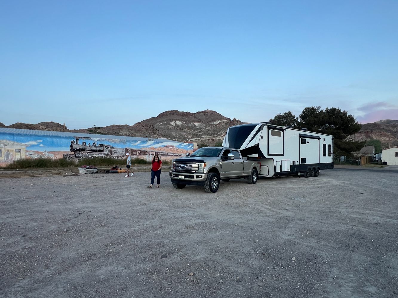 Goseeda fifth wheel in a desert destination